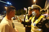 庐江交警"五一"前夕严查酒驾不放松  一晚查处交通违法39起