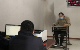 民警进公厕   意外将毒贩逮个正着