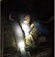 八旬老人被捕獸鐵夾夾住腳 黃山警民救援