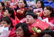 140名中國科大附一院醫護人員解除隔離回到醫院 家人相逢場面讓人淚目