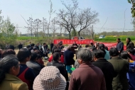 蒙城一村民高压线下身亡亲属状告四单位  巡回法庭开在案发现场
