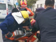 兒童玩耍時小拇指被鋼絲穿破 馬鞍山民警和消防員救援