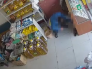 宿州一男子盜竊沿街門店 監控記錄全過程