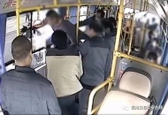 公交車上有人遭竊 蕭縣13路公交司機乘客合力擒賊