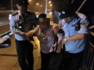 涇縣一女子半夜欲跳橋輕生 民警將其救下