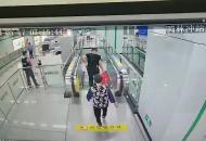 老人地鐵站乘坐電梯摔倒 當(dāng)班輔警5秒按下緊急停止按鈕