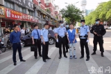 16辆警车80余名警力  无为警方武装押解犯罪嫌疑人指认现场