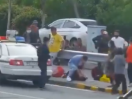 鎖喉抱摔！蚌埠警方鬧市擒賊