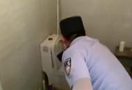 濉溪一居民家馬桶內驚現“巨型”蛇 民警將其抓捕放生