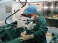 中國科大附一院（安徽省立醫院）專家為53名貧困白內障患者手術復明