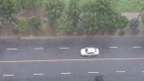 暴雨红色预警！ 合肥多地积水严重导致车辆抛锚、行人通行困难