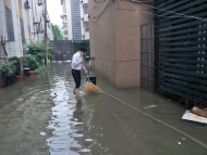 直擊合肥內(nèi)澇|西園3號(hào)路沿街多個(gè)門面房被淹