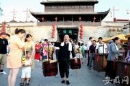 歙縣“非遺夜市”亮相徽州古城