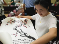 銅陵市援鄂抗疫醫務工作者獲贈書畫作品