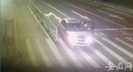 男子駕報廢車肇事逃逸   車子因損壞嚴重熄火后推著行走