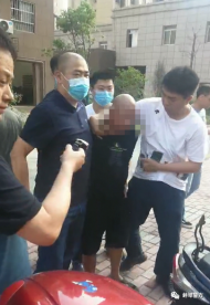 男子身負兩條人命逃亡22年  藏匿小區被蚌埠警方抓獲