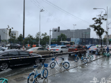 合肥笔峰路积水已经消退 但路口通行缓慢