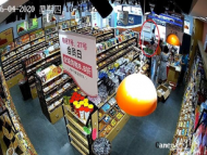 銅陵：女子接連一家店內(nèi)“薅羊毛” 被抓后稱：兒子喜歡吃