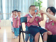 得知孩子近視 寶媽內心“四變”