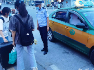 高三學生行李箱落出租車復習資料丟失 淮南民警幫尋找