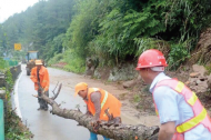 持續(xù)大雨 岳西桐城吹響抗洪搶險沖鋒號