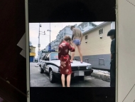 穿內(nèi)褲踩警車(chē)擺造型？宣城一男子耍酷“耍”進(jìn)拘留所