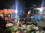 夜探合肥“地攤經濟”：凌晨4點收攤 夫妻合肥街頭擺攤10多年