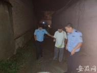 智力障礙男子雨夜迷路 蕭縣民警冒雨護送其回家