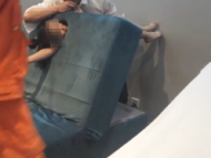 女童頭卡按摩椅中 宣城消防員破拆解救