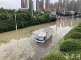 直击合肥内涝：北城世纪金源购物中心附近积水严重 多辆汽车被淹