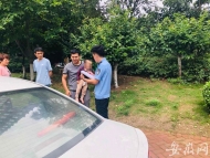 父親將孩子獨(dú)鎖車內(nèi) 淮南民警緊急援助避免悲劇發(fā)生