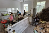 记者探访望江四小洪灾安置点 每餐均留样保存