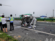 宣城一輛救護(hù)車(chē)發(fā)生交通事故側(cè)翻 事發(fā)時(shí)正執(zhí)行任務(wù)