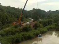 寧國：開車帶著2歲兒子不慎落水 幸遇三位好心人母子獲救