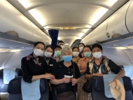 百歲老人順利乘飛機到重慶看望哥哥