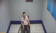 男子夜間尾隨女子強行摟抱親吻   滁州民警迅速將其抓獲