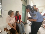 庐江警方户政服务送到受灾群众安置点