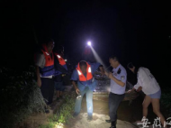 淮南：剛把老人救走，碗口粗枯樹枝落下