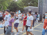 大考2020|下午高考结束 交警临时封闭道路让行考生