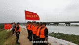 防汛救援第一线 消防指战员坚守在人民最需要的地方         