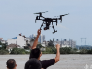 合肥廬江白山大橋：救援人員用無人機查看災情