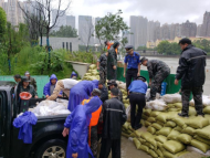 二十五年后 老兵再上合肥南淝河大堤抗洪