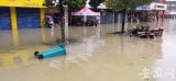 二十埠河河水暴涨岸边树木被淹  肥东大彭路和裕溪路交口积水严重