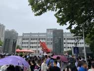 2020中考|合肥二中門口：交警在維持秩序