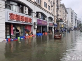 合肥市北一环与肥西路交口积水严重 一加油站被淹  