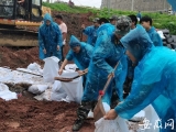 面临内涝风险  淮南80余名民兵冲上堤封堵闸口