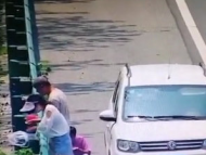 蚌埠：應(yīng)急車道上驚現(xiàn)“吃瓜群眾” 記6分罰款200元
