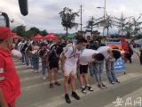 歙县顺利结束“三日高考”  多名考生排成队向武警官兵鞠躬致敬