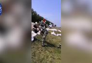 淮南軍分區拉動2個應急排 加固瓦埠湖堤壩