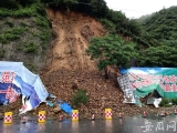 石台公路分局紧急处置秋浦大桥桥头山体塌方